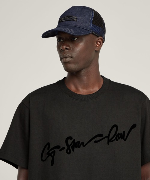 G-STAR（ジースター）の「FLOCK G-SCRIPT LOOSE T-SHIRT/フロックプリントロゴオーバーサイズTシャツ（Tシャツ/カットソー・メンズ・ダークブラック/ホワイト・X-SMALL/SMALL/MEDIUM/LARGE/X-LARGE）」の2枚目の写真