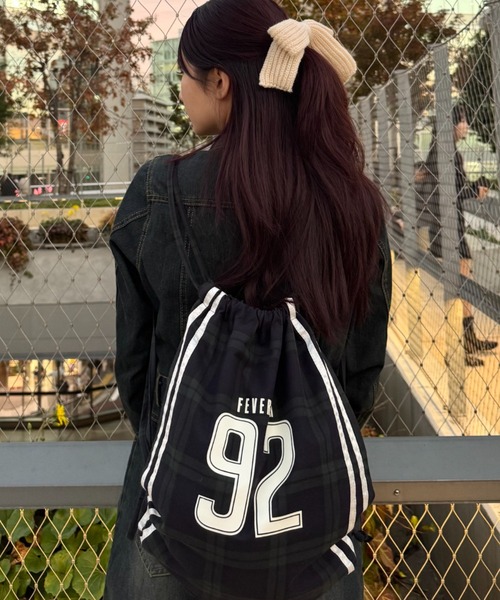 FOREVER 21（フォーエバー トゥエンティーワン）の「【2025SS】アソートナップサック（バックパック/リュック・レディース・ピンク/チェック/ブラック・FREE）」の3枚目の写真