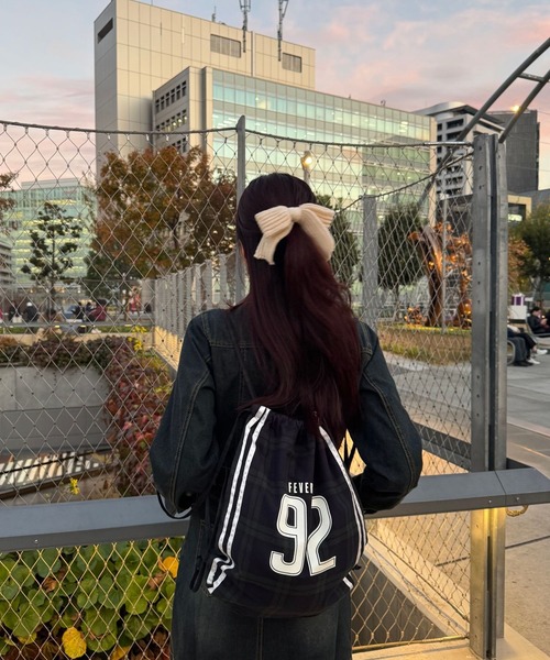 FOREVER 21（フォーエバー トゥエンティーワン）の「【2025SS】アソートナップサック（バックパック/リュック・レディース・ピンク/チェック/ブラック・FREE）」の4枚目の写真