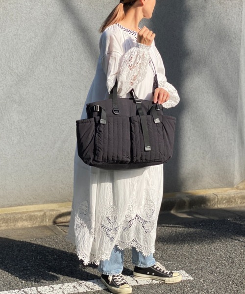 SOLPRESA(ソルプレーサ)の「●【洗濯機洗い可能】キルティングショルダートートバッグ(ショルダーバッグ・レディース・ホワイト/ブラック/チャコールグレー/グレイッシュベージュ・ONE SIZE)」の19枚目の写真