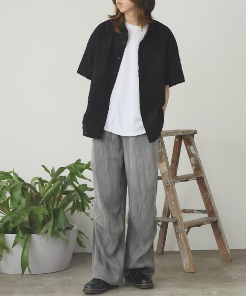 ROOPTOKYO（ループトウキョウ）の「【70%OFF】フラワー刺繍 レギュラーカラー半袖シャツ（シャツ/ブラウス・メンズ・ブラック/ホワイト・XL/L）」の9枚目の写真