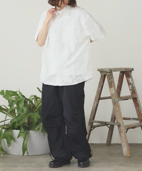 ROOPTOKYO（ループトウキョウ）の「【70%OFF】フラワー刺繍 レギュラーカラー半袖シャツ（シャツ/ブラウス・メンズ・ブラック/ホワイト・XL/L）」の6枚目の写真