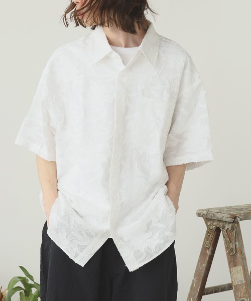 ROOPTOKYO（ループトウキョウ）の「【70%OFF】フラワー刺繍 レギュラーカラー半袖シャツ（シャツ/ブラウス・メンズ・ブラック/ホワイト・XL/L）」の3枚目の写真