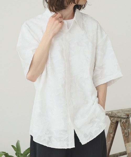 ROOPTOKYO（ループトウキョウ）の「【70%OFF】フラワー刺繍 レギュラーカラー半袖シャツ（シャツ/ブラウス・メンズ・ブラック/ホワイト・XL/L）」の4枚目の写真