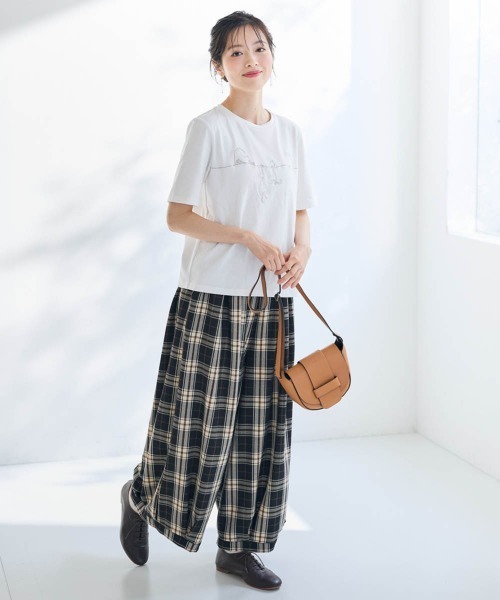 SMILE LAND(スマイルランド)の「<大きいサイズ>綿100%猫刺しゅうTシャツ【Otona Purete】(Tシャツ/カットソー・レディース・ブラック/オフホワイト・LL/3L/5L/L/4L)」の5枚目の写真