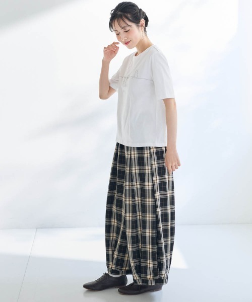 SMILE LAND(スマイルランド)の「<大きいサイズ>綿100%猫刺しゅうTシャツ【Otona Purete】(Tシャツ/カットソー・レディース・ブラック/オフホワイト・LL/3L/5L/L/4L)」の20枚目の写真