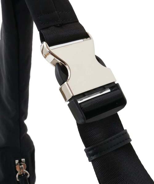 CONVERSE TOKYO（コンバーストウキョウ）の「2WAY NYLON GATHER MOON SHOULDER BAG（ショルダーバッグ・レディース・ブラック/カーキ/ライトベージュ・FREE）」の15枚目の写真