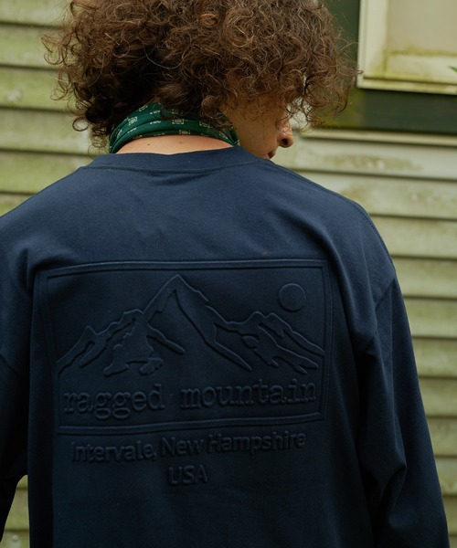 ragged mountain(ラギットマウンテン)の「【RAGGED MOUNTAIN/ラギットマウンテン】エンボス加工ロゴロンT(Tシャツ/カットソー・メンズ・ホワイト/ブラック/パープル/ベージュ/ブラウン/ネイビー・MEDIUM/LARGE/X-LARGE)」の5枚目の写真