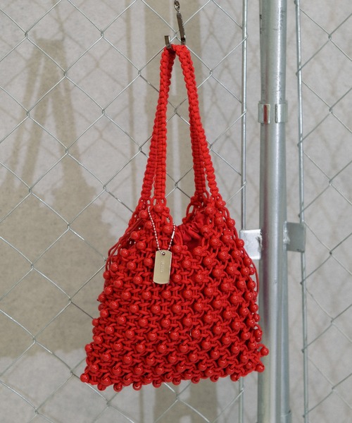 jouetie（ジュエティ）の「【jouetie / ジュエティ】 ロゴ巾着付き　ビーズ編みバッグ（ハンドバッグ・レディース・ブラック/シルバー/ホワイト系その他/レッド・FREE）」の4枚目の写真