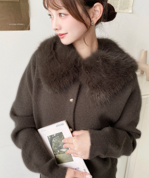 セール】フェイクファーティペット付き金ボタンもちもちニット