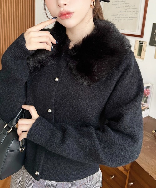 セール】フェイクファーティペット付き金ボタンもちもちニット