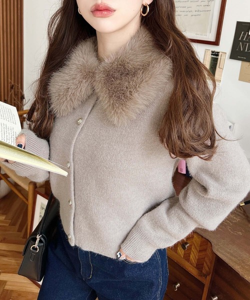 セール】フェイクファーティペット付き金ボタンもちもちニット