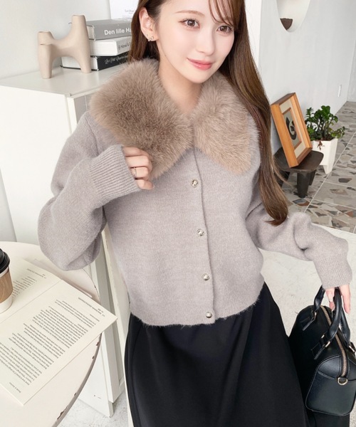 セール】フェイクファーティペット付き金ボタンもちもちニット