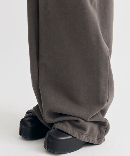 BASICKS ベーシックス　ミドル丈スウェット BASICKS/ベーシックス】Fade Large Fit Sweat Trouser