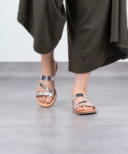 Rivel(リヴェル)の「【L’ ANGOLO DEL CUOIO/ランゴロデルクオイオ】レザーサンダル フラットサンダル(サンダル・レディース・ホワイト/シルバー/ブラック・38/39/36/37)」の12枚目の写真