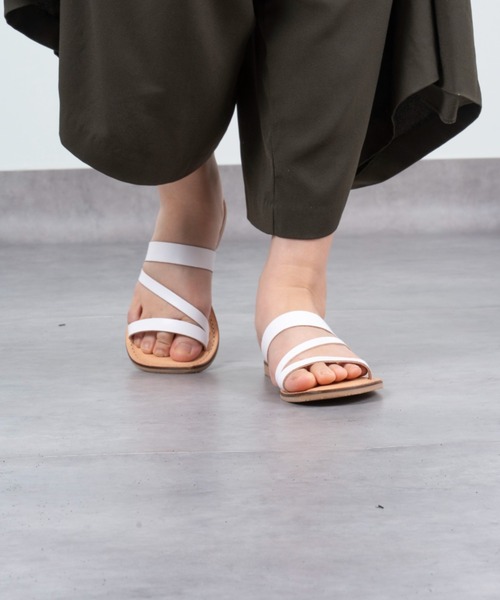 Rivel(リヴェル)の「【L’ ANGOLO DEL CUOIO/ランゴロデルクオイオ】レザーサンダル フラットサンダル(サンダル・レディース・ホワイト/シルバー/ブラック・38/39/36/37)」の18枚目の写真