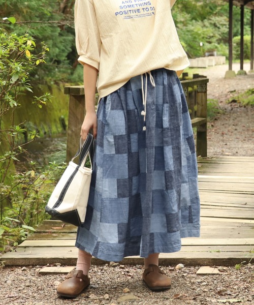 KRIFF MAYER Lady's Collection（クリフメイヤーレディースコレクション）の「【綿100%】インディゴパッチワークスカート（スカート・レディース・ダークブルー/インディゴブルー/ライトブルー・MEDIUM/LARGE）」の3枚目の写真