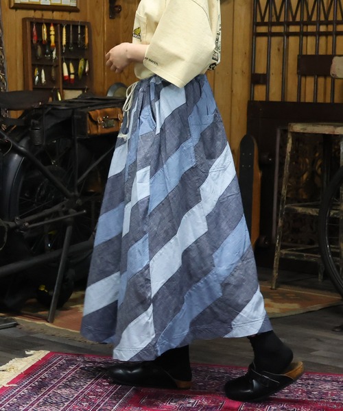 KRIFF MAYER Lady's Collection（クリフメイヤーレディースコレクション）の「【綿100%】インディゴパッチワークスカート（スカート・レディース・ダークブルー/インディゴブルー/ライトブルー・MEDIUM/LARGE）」の2枚目の写真