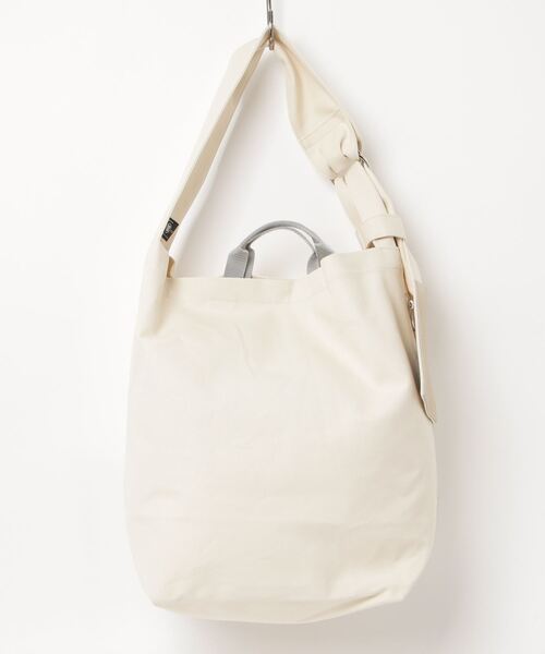 yorozu(ヨロズ)の「【YOROZU】別注 CANVAS sash shoulder No.1(ショルダーバッグ・メンズ・ブラック/アイボリー・FREE)」の2枚目の写真
