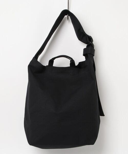 yorozu(ヨロズ)の「【YOROZU】別注 CANVAS sash shoulder No.1(ショルダーバッグ・メンズ・ブラック/アイボリー・FREE)」の1枚目の写真