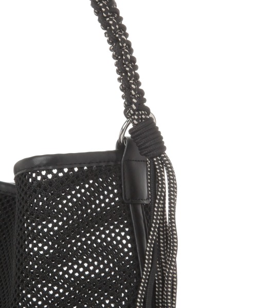 BAYFLOW（ベイフロー）の「コード編みHDメッシュトート（ハンドバッグ・レディース・ブラック/グレー・FREE）」の7枚目の写真