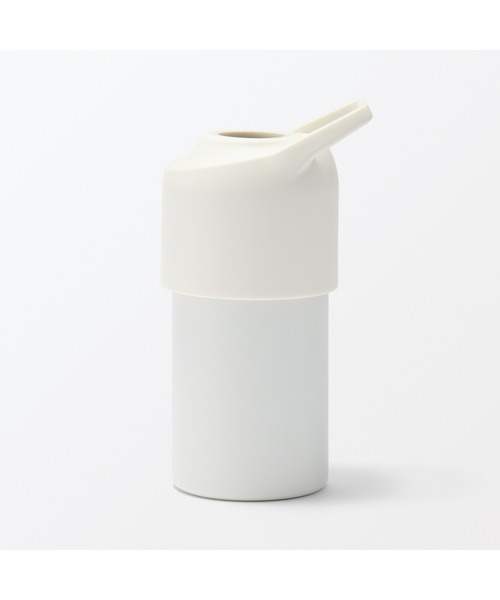 無印良品（ムジルシリョウヒン）の「冷やしたまま持ち運べる　ペットボトル用保冷ホルダー　５００ー６５０ｍＬ用（水筒・メンズ・ホワイト/ダークブルー/シルバー・FREE）」の4枚目の写真