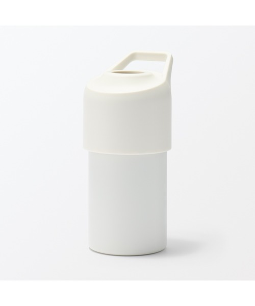 無印良品（ムジルシリョウヒン）の「冷やしたまま持ち運べる　ペットボトル用保冷ホルダー　５００ー６５０ｍＬ用（水筒・メンズ・ホワイト/ダークブルー/シルバー・FREE）」の5枚目の写真