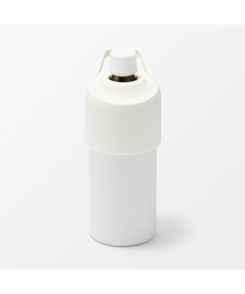 無印良品（ムジルシリョウヒン）の「冷やしたまま持ち運べる　ペットボトル用保冷ホルダー　５００ー６５０ｍＬ用（水筒・メンズ・ホワイト/ダークブルー/シルバー・FREE）」の7枚目の写真