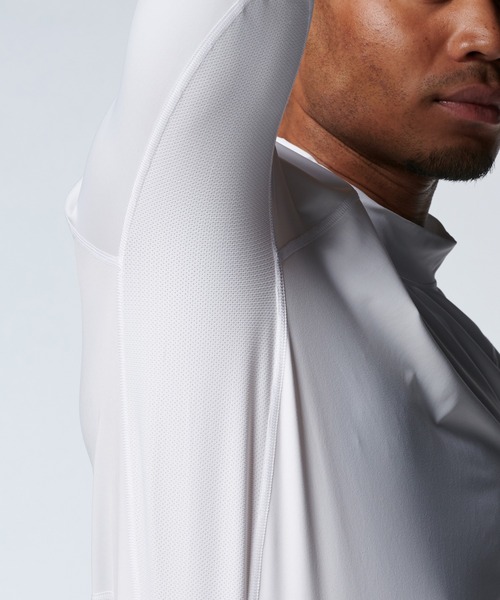 UNDER ARMOUR(アンダーアーマー)の「UAアイソチル フィッティド ロングスリーブ モックネック シャツ(ゴルフ/メンズ)(Tシャツ/カットソー・メンズ・ホワイト・M/2XL/XL/L/S)」の5枚目の写真