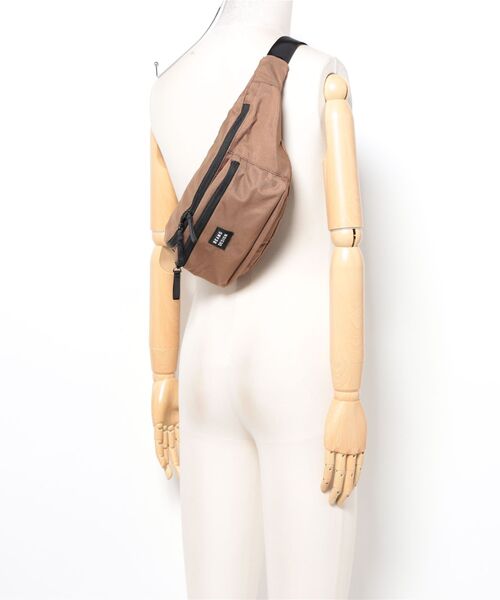 BEAMS DESIGN(ビームス デザイン)の「BEAMSDESIGN(ビームスデザイン)Every One ボディバッグ(ボディバッグ/ウエストポーチ・メンズ・グレー/ブラウン/ブラック/パープル/ベージュ・FREE)」の6枚目の写真