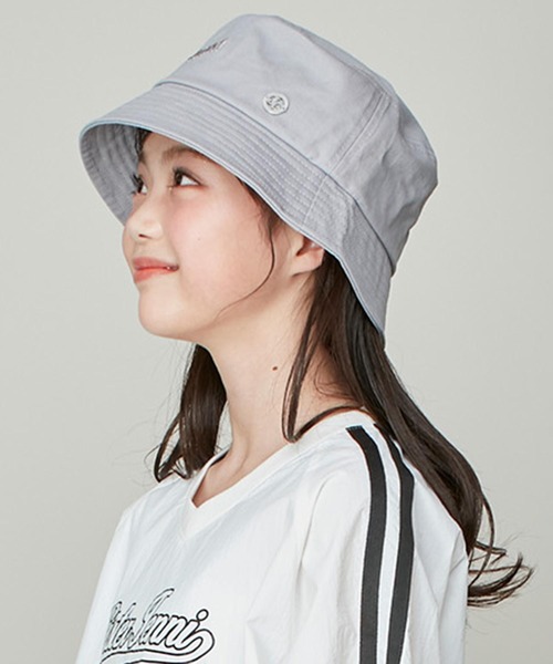 JENNI（ジェニィ）の「【コットン100％】プレート付き3Dロゴバケットハット（ハット・キッズ・ブラック/グレー/オフホワイト・54cm/56cm）」の3枚目の写真