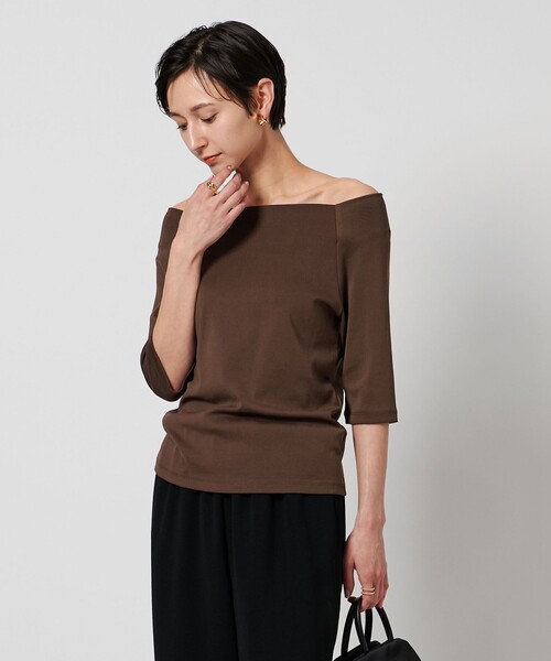 UNITED ARROWS(ユナイテッドアローズ)の「スクープドネック ハーフスリーブ カットソー(Tシャツ/カットソー・レディース・ダークブラウン/ブラック/オフホワイト・FREE)」の3枚目の写真