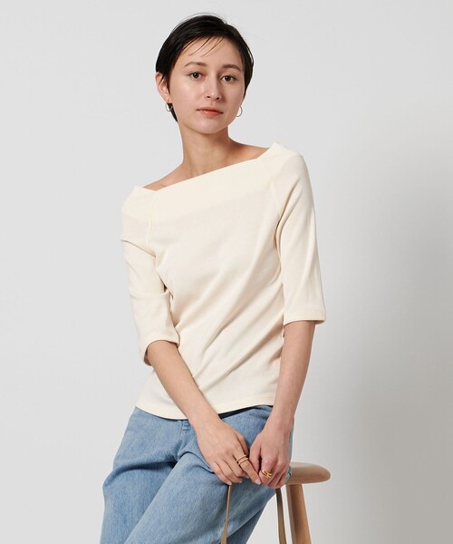 UNITED ARROWS(ユナイテッドアローズ)の「スクープドネック ハーフスリーブ カットソー(Tシャツ/カットソー・レディース・ダークブラウン/ブラック/オフホワイト・FREE)」の4枚目の写真