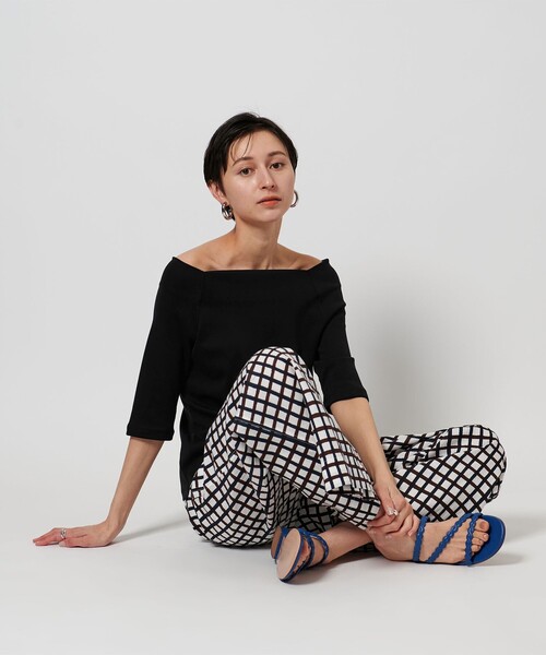 UNITED ARROWS(ユナイテッドアローズ)の「スクープドネック ハーフスリーブ カットソー(Tシャツ/カットソー・レディース・ダークブラウン/ブラック/オフホワイト・FREE)」の7枚目の写真