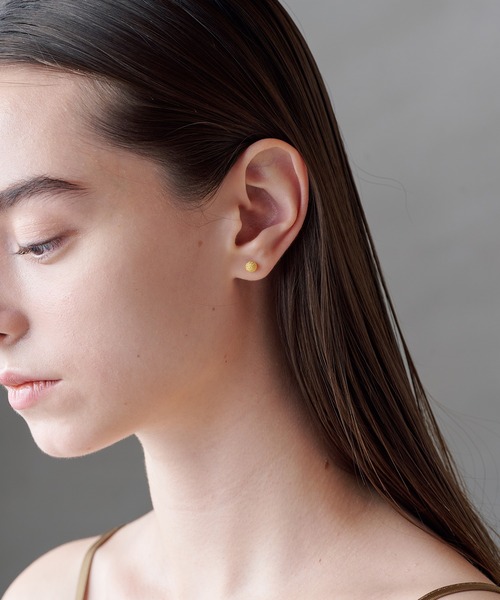ALLURELLE(アリュレル)の「【ALLURELLE】 silver925 スターダストボールピアス KNF-TP(ピアス(両耳用)・レディース・シルバー/ゴールド・FREE)」の5枚目の写真