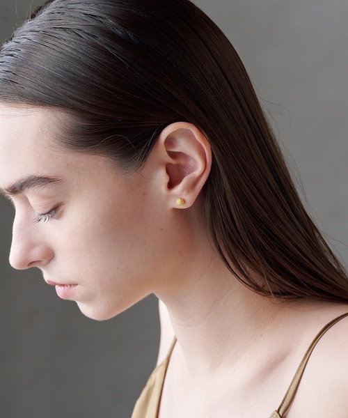 ALLURELLE(アリュレル)の「【ALLURELLE】 silver925 スターダストボールピアス KNF-TP(ピアス(両耳用)・レディース・シルバー/ゴールド・FREE)」の4枚目の写真