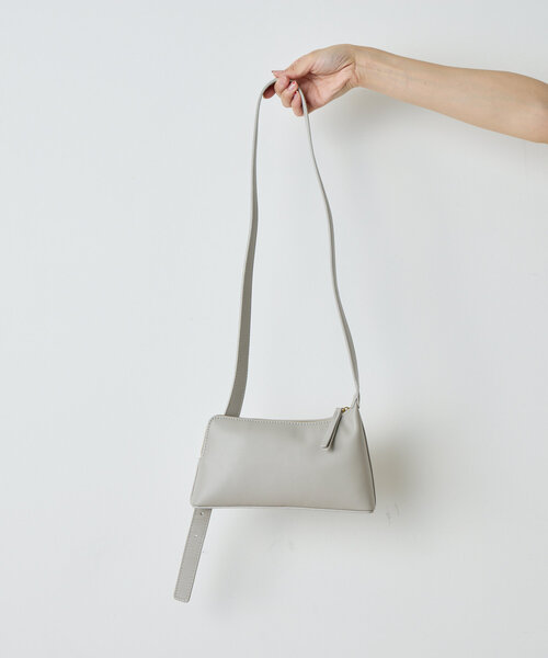 Jena espace merveilleux(ジェナ エスパスメルヴェイユ)の「アシメショルダーバッグ(ショルダーバッグ・レディース・ブラック/ライトグレー・FREE)」の7枚目の写真