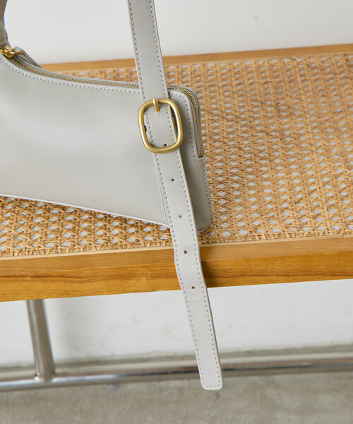 Jena espace merveilleux(ジェナ エスパスメルヴェイユ)の「アシメショルダーバッグ(ショルダーバッグ・レディース・ブラック/ライトグレー・FREE)」の9枚目の写真