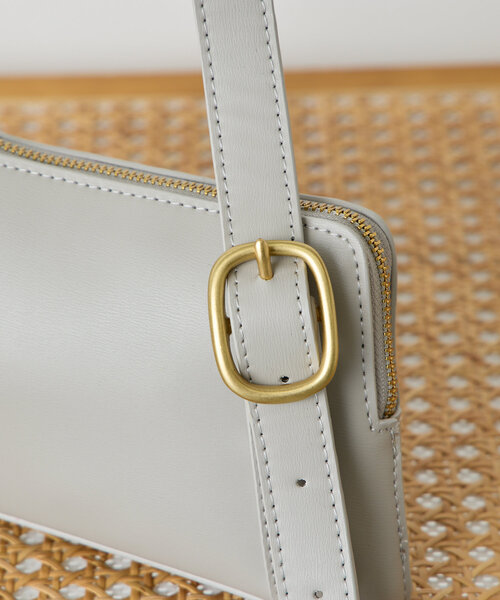 Jena espace merveilleux(ジェナ エスパスメルヴェイユ)の「アシメショルダーバッグ(ショルダーバッグ・レディース・ブラック/ライトグレー・FREE)」の10枚目の写真