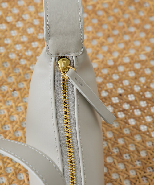 Jena espace merveilleux(ジェナ エスパスメルヴェイユ)の「アシメショルダーバッグ(ショルダーバッグ・レディース・ブラック/ライトグレー・FREE)」の11枚目の写真