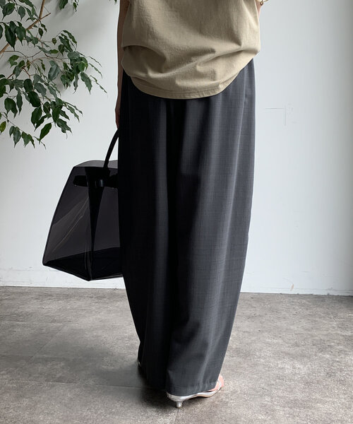 DouDou(ドゥドゥ)の「【WEB限定】 ボリュームタックパンツ(その他パンツ・レディース・チャコールグレー/ベージュ・1/2)」の11枚目の写真