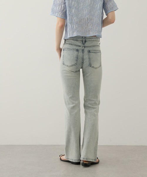 SENSE OF PLACE by URBAN RESEARCH（センスオブプレイスバイアーバンリサーチ）の「ローライズフレアデニムパンツ（デニムパンツ・レディース・インディゴブルー/ライトブルー・MEDIUM/SMALL）」の5枚目の写真