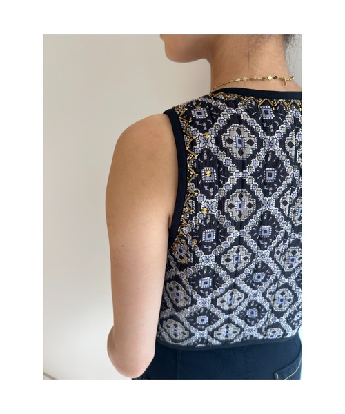 sara mallika(サラ マリカ)の「KAREENA SQUARE PRINT BEADS GILET(ベスト・レディース・ブラック/ラベンダー・FREE)」の9枚目の写真