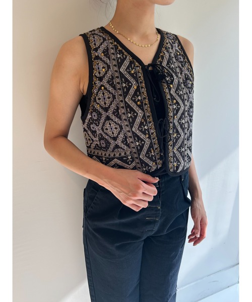 sara mallika(サラ マリカ)の「KAREENA SQUARE PRINT BEADS GILET(ベスト・レディース・ブラック/ラベンダー・FREE)」の8枚目の写真