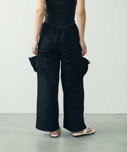 Clum(クルム)の「ワイドカーゴパラシュートパンツ(カーゴパンツ・レディース・ブラック・SMALL/MEDIUM)」の7枚目の写真