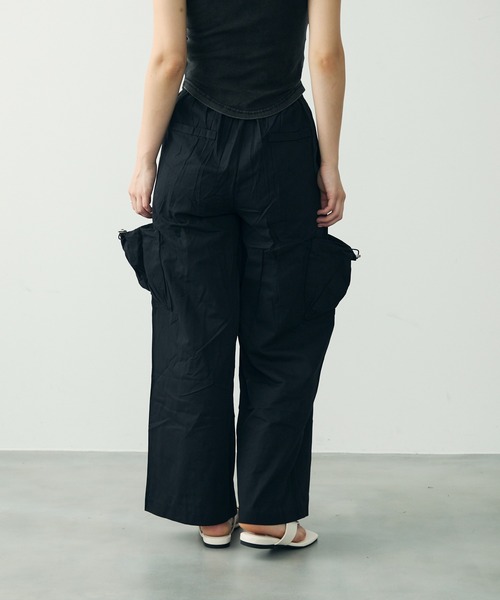 Clum(クルム)の「ワイドカーゴパラシュートパンツ(カーゴパンツ・レディース・ブラック・SMALL/MEDIUM)」の8枚目の写真