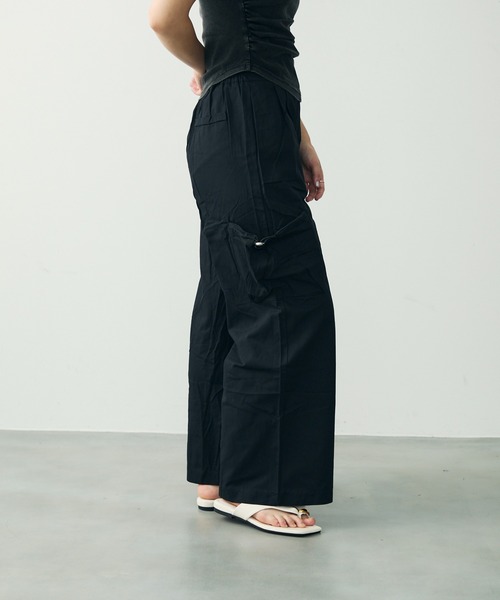 Clum(クルム)の「ワイドカーゴパラシュートパンツ(カーゴパンツ・レディース・ブラック・SMALL/MEDIUM)」の10枚目の写真