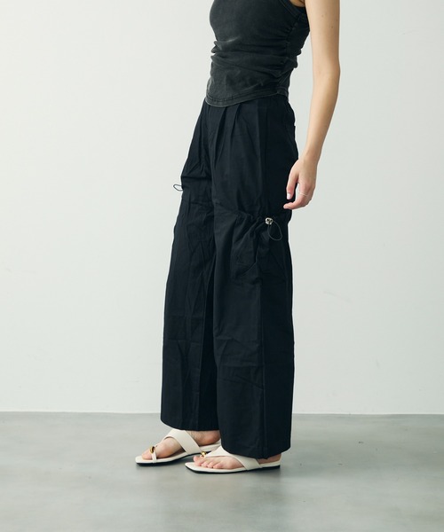 Clum(クルム)の「ワイドカーゴパラシュートパンツ(カーゴパンツ・レディース・ブラック・SMALL/MEDIUM)」の12枚目の写真