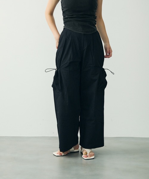 Clum(クルム)の「ワイドカーゴパラシュートパンツ(カーゴパンツ・レディース・ブラック・SMALL/MEDIUM)」の15枚目の写真