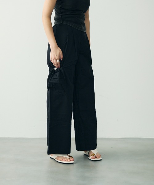 Clum(クルム)の「ワイドカーゴパラシュートパンツ(カーゴパンツ・レディース・ブラック・SMALL/MEDIUM)」の16枚目の写真